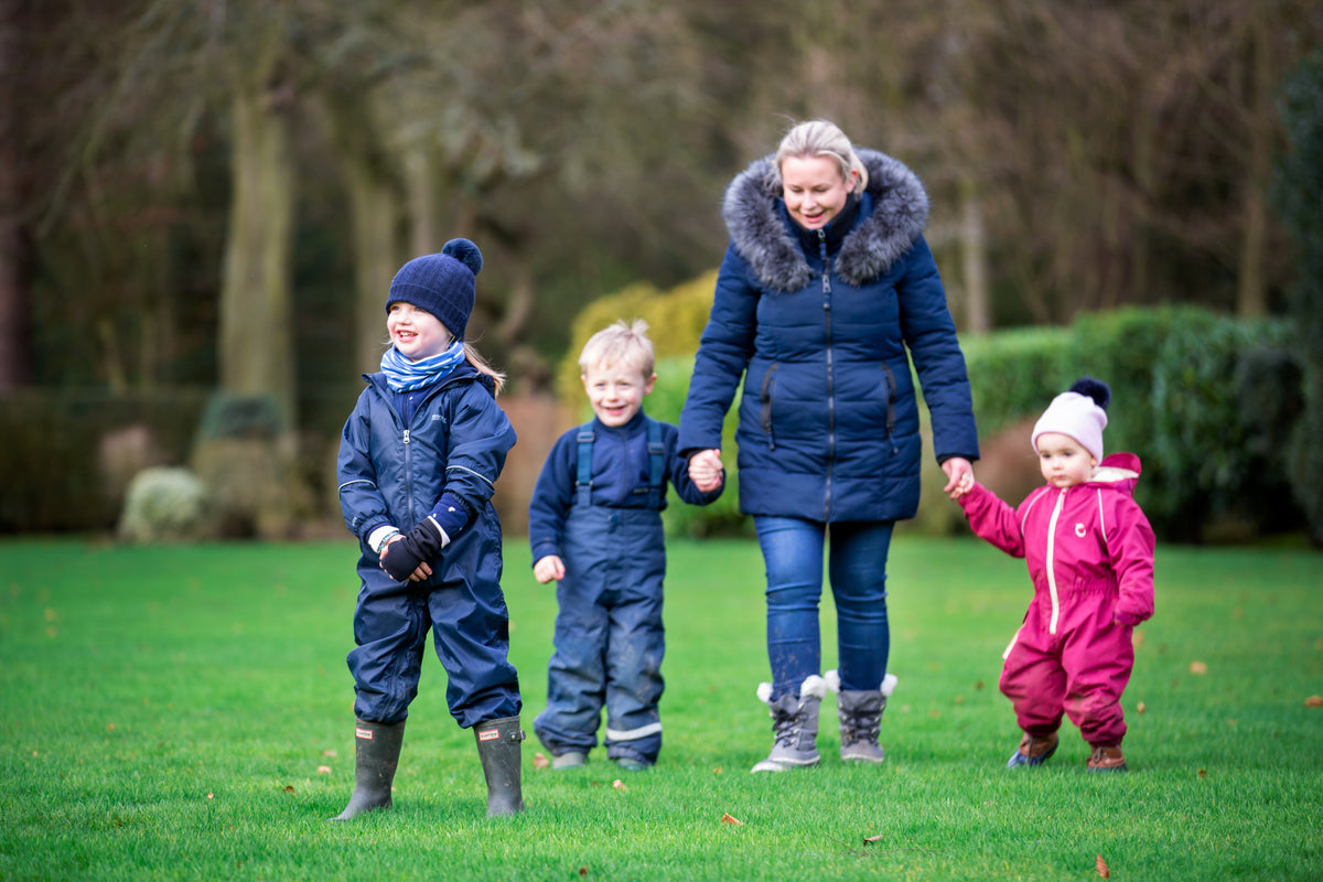 Nanny agency London	Professional nanny from a London nanny agency
Nanny agency UK	Louenna’s Nannies professional UK nanny agency
Luxury nanny agency	Experienced nanny providing luxury childcare services
Private nanny agency	Private nanny caring for a young child at home
Professional nanny agency	Professional nanny engaging children in educational play
Norland nanny agency	Qualified Norland nanny supporting a family
Maternity nurse agency	Experienced maternity nurse caring for a newborn baby